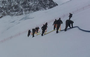 Verbinden der Schneedecke mit Gletscher